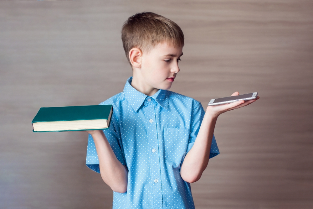 Тест-иллюзия «Как вы видите своего ребенка на примере гаджета и книги»